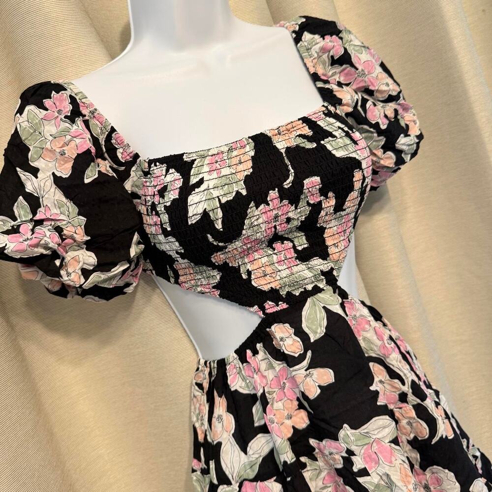 NWOT sky to moon floral black size M cut out casual beach vacation europe